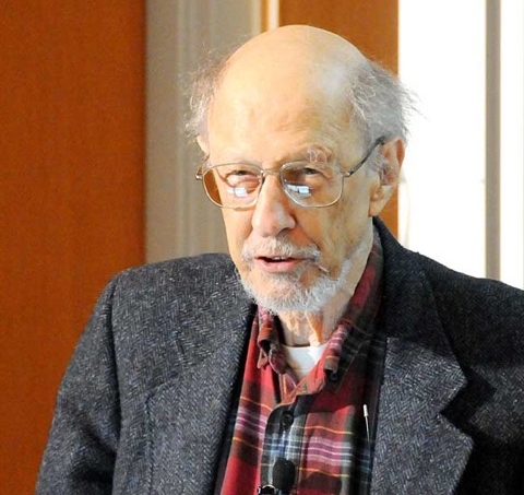 Corbató led the development of early “time-sharing” operating systems, including Multics and the Compatible Time-Sharing System (CTSS). %}

<p>科尔巴托是西班牙人，出生在加利福尼亚州的奥克兰。他的父亲是一位西班牙文学教授，1930年他父亲被加州大学洛杉矶分校聘用，科尔巴托随家人搬到加州南部。</p>
<p>第二次世界大战期间，科尔巴托在洛杉矶上高中，因为战事影响他得以提前毕业，并在17岁时加入美国海军，成为一名电子技术员。</p>
<p>1943年，科尔巴托考入加州大学洛杉矶分校。</p>
<p>1956年，他获得麻省理工学院物理学博士学位。在麻省理工学院期间，他在 Philip M. Morse 教授鼓励下成为使用 Whirlwind 计算机进行物理计算的专家。</p>
<p>博士毕业后，科尔巴托成为新成立的麻省理工学院计算中心的研究人员。该中心当时拥有一台 IBM 704 计算机，随着计算机使用的用户的增加和使用程度的深入，科尔巴托逐渐熟悉了该计算机的局限性。</p>
<p>当时许多用户对计算机的使用方式不满意。像 Whirlwind 这样的计算机一次只能供一个人使用，并且需要提前注册。而麻省理工学院计算中心的 IBM 704 计算机以「批处理模式」运行，由专门的人员负责提交并运行作业。这两种使用方式都要求程序员等待数小时或数天，如果由于错误而必须重新运行作业，则要再次等待。</p>
<p>1950年代末期，几个人提出了一种称为「分时」的新想法，其中包括麻省理工学院教授「<a href=http://edulinks.cn/2024/04/07/20240407-john-mccarthy/>约翰·麦卡锡</a>」，这个方案支持多个用户同时连接到计算机。计算机会在他们的程序之间快速切换，先运行一小段时间，然后再运行另一个。每位用户使用称为终端的设备与他们的程序进行交互。为了使分时工作，计算机必须能够中断正在运行的作业、保存其状态、查找和恢复另一个作业，并在中断的位置启动它。</p>
<p>当时科尔巴托所在计算机中心的 IBM 709 计算机没有这样的能力。1961年，科尔巴托在 IBM 709上提出了一个小型项目，用于演示这种交互式计算。他与 Bob Daley 和 Marjorie Merwin-Daggett 一起构建了兼容分时系统「CTSS」的初始版本，并于1961年11月进行了演示。它将暂停的程序保存到四个磁带驱动器上，为终端的四个分时用户提供同时访问。科尔巴托、Merwin-Daggett 和 Daley 在1962年春季联合计算机会议上发表的一篇论文中描述了CTSS。</p>
<p>CTSS的兼容性在于，以批处理模式运行的二进制对象程序也可以进行交互运行，并且传统批处理可以与分时用户共享计算机。该系统为每个用户提供了一台虚拟的IBM 709计算机，该计算机可以执行用户程序和系统命令以响应在终端上输入的命令行。CTSS在后续的几年中继续发展，计算机升级到了IBM 7090。后来CTSS可以从位于麻省理工学院的办公室以及研究人员、工作人员家中电话拨号访问终端。</p>
<p>CTSS 还无意中帮助建立了密码的概念，由于不同的用户希望将自己的文件限制为只能自己查看，CTSS引入了让人们使用个人密码创建个人账户的想法。</p>
<p>1962年秋天，J.C.R. Licklider 和麻省理工学院教授 Robert M. Fano 发起了MAC项目，专注于分时，初期由美国国防部高级研究计划署资助。1963年，MAC项目使用的计算机从IBM 7090升级到IBM 7094。MAC项目计划开发CTSS的第二代替代品，称为 Multics：Multiplexed Information and Computing Service。MAC项目选择了通用电气作为计算机供应商，并邀请贝尔电话实验室参与软件设计和实施。Multics的目标还包括将内存分段和分页集成到一个虚拟内存系统中，该系统为共享内存多处理器提供单级存储。虚拟内存被组织成保护环，并特别注意确保系统安全。Multics 采用高级语言实现，许多行业观察家认为该项目过于雄心勃勃。</p>
<p>科尔巴托被选为MAC项目研究小组的负责人，他管理着一个大约30人的小组，与来自贝尔实验室和通用电子设备类似规模的团队协调。他的重要贡献之一是创造了一种强调开放沟通、全身审查和迭代改进的开发文化。从1963年到1970年代中期，他领导了 Multics 的开发。Multics 系统于1969年10月在麻省理工学院可供通用使用，于1970年至1978年由通用电气和霍尼韦尔销售。最后一个 Multics 系统于2000年关闭。</p>
<p>贝尔实验室于1969年退出了 Multics 项目。前 Multics 贡献者 Ken Thompson 和 Dennis Ritchie 开始开发一种简单而优雅的操作系统，称为 UNIX，UNIX 同时受到 CTSS 和 Multics 的影响。</p>
<p>科尔巴托的另一个遗产是「科尔巴托定律」，该定律指出，无论使用哪种语言，一个人一天可以编写的代码行数是相同的。</p>
<h2 id=参考资料